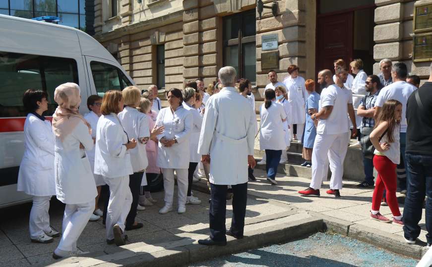 Zdravstveni radnici najavili masovni protest ispred zgrade Vlade KS